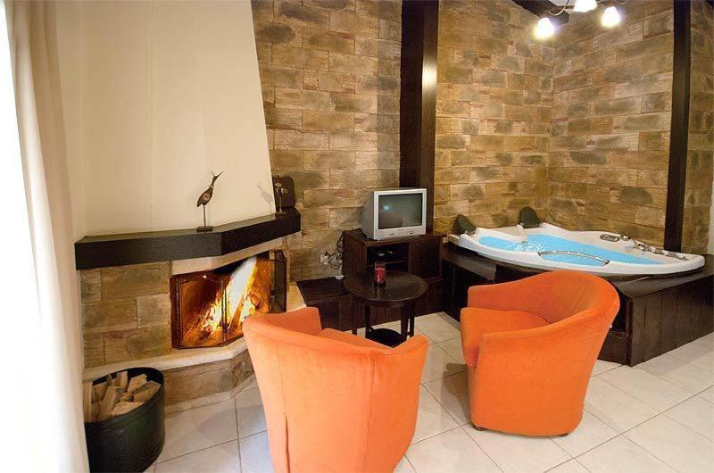 Nostos Hotel Káto Loutrákion Zimmer foto