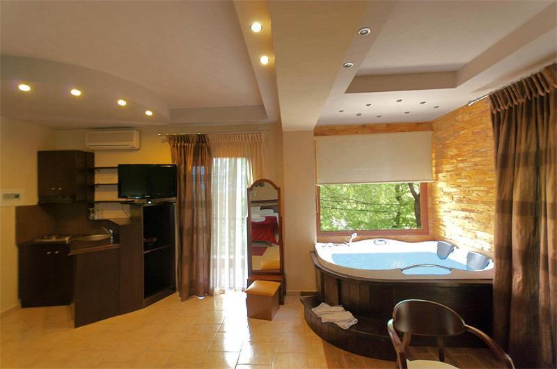 Nostos Hotel Káto Loutrákion Zimmer foto