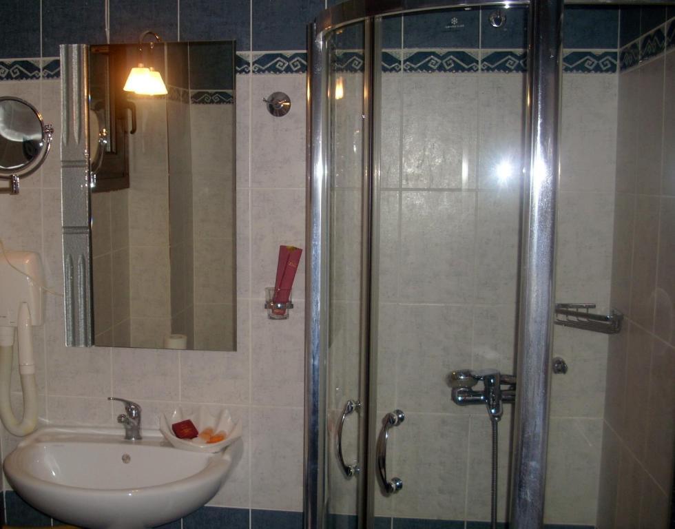 Nostos Hotel Káto Loutrákion Zimmer foto